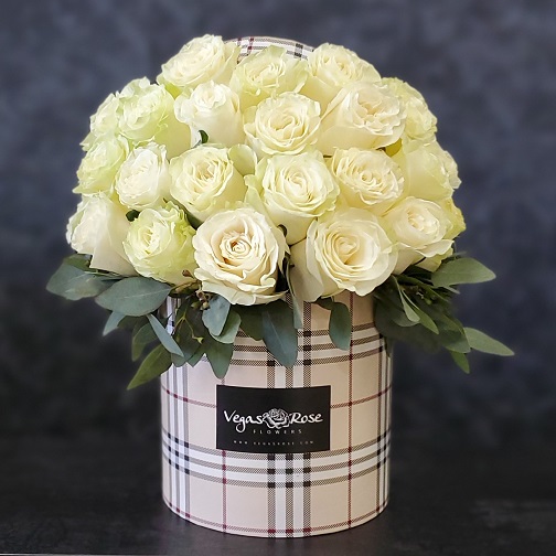 Fresh White Roses Online Delivery- snapblooms.com