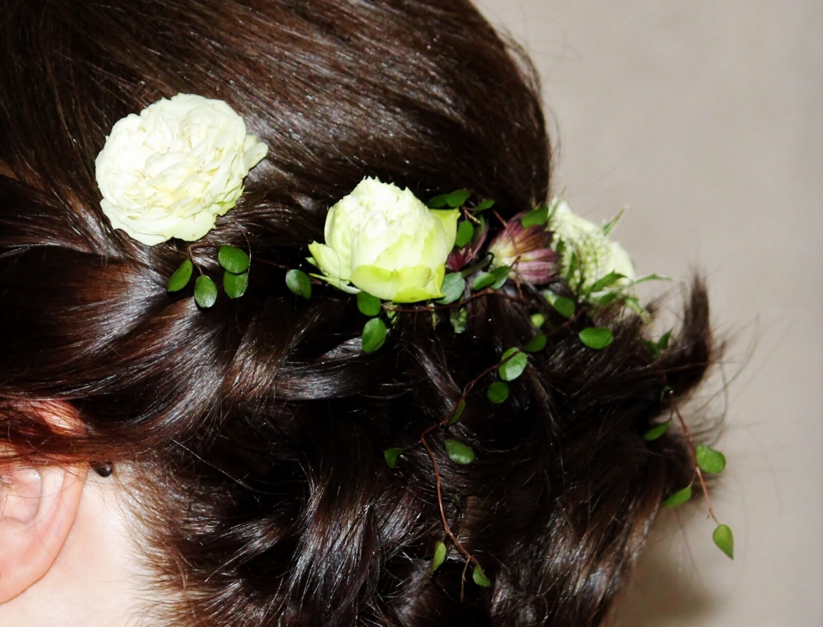 wedding hairstyle with flowers