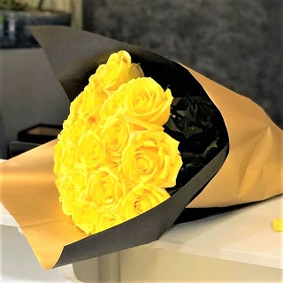 Black Flower Wrapping Paper 2 dozen Yellow Roses