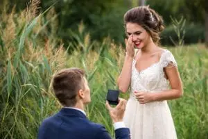 wedding-proposal-in-field-of-flowers