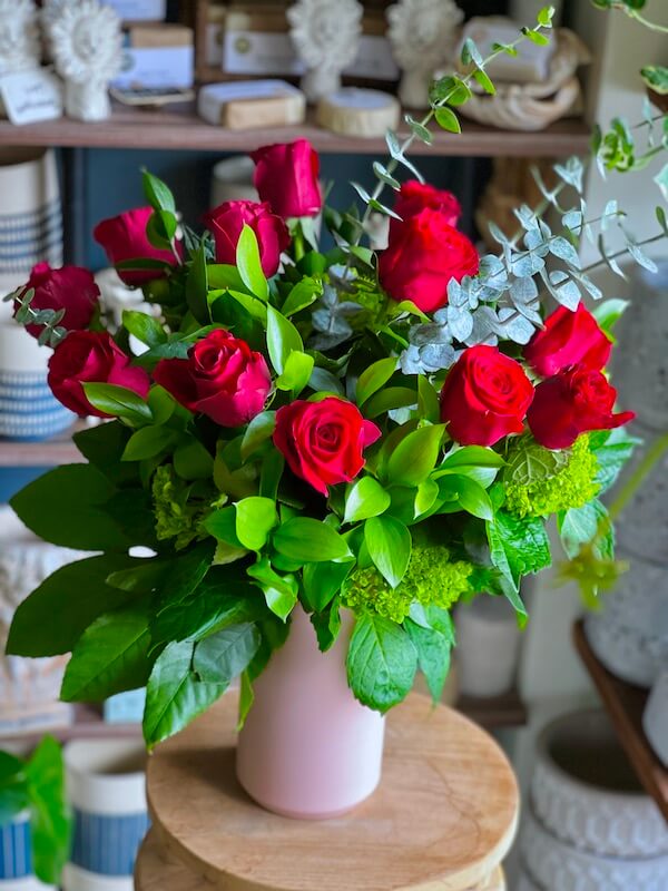 CLASSIC DOZEN RED ROSES - The Centerpiece Flower Shop