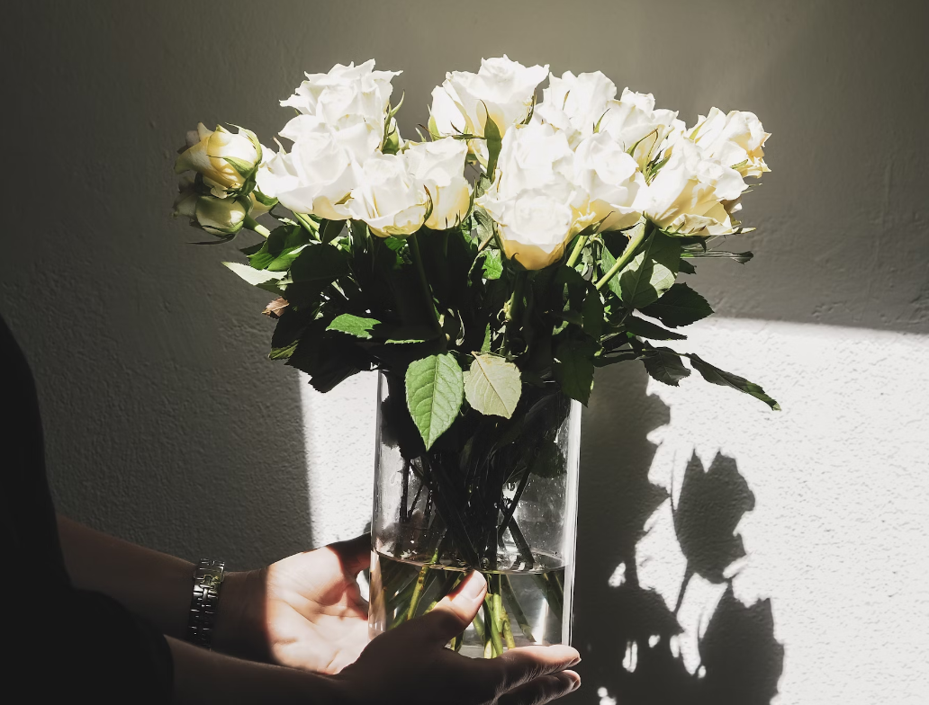 White Roses Online delivery